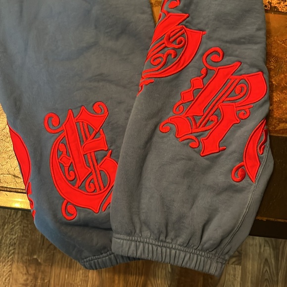 Large supreme, jogging pants, super good quality, super dope! - Picture 3 of 4